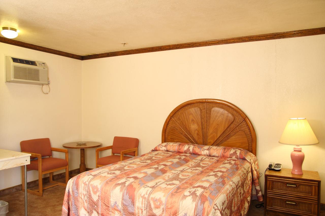 Country Inn Motel Dove Creek Ngoại thất bức ảnh